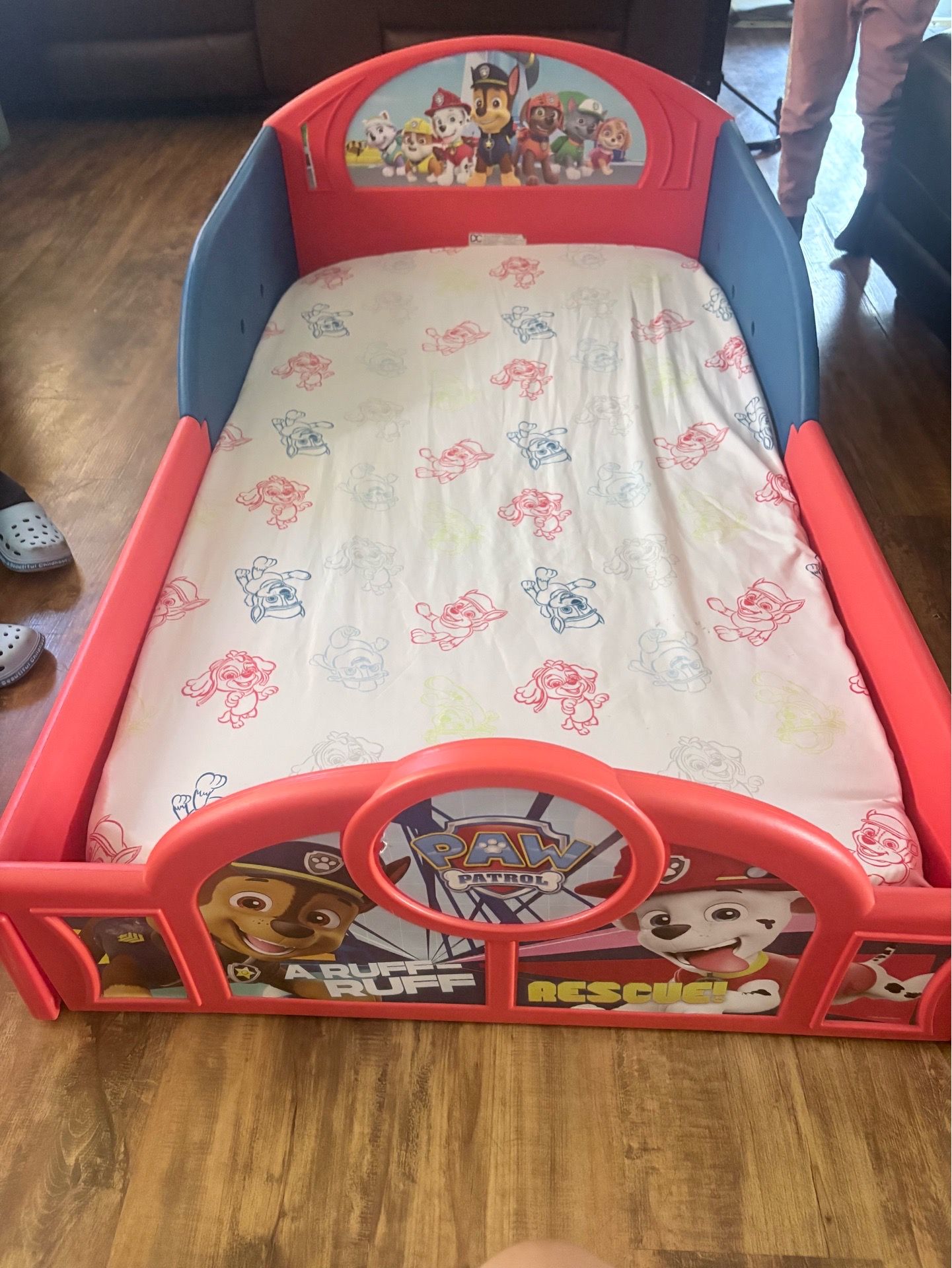 Toddler bed