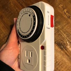 24 Hour Plug In Mechanical Grounded Timer
