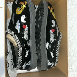 UGGS X Looney Tunes 