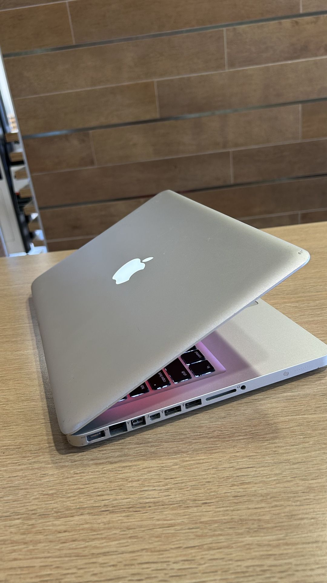 Apple MacBook Pro 13”’ I5/8GB/256GB SSD $140