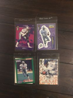 Cowboys Deion Sanders 1998 football cards (x4) and 1 white sox baseball card and