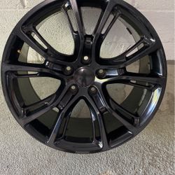20x10 Srt8 Wheel Fits Jeep Grand Cherokee And Dodge Dora Flo Only One In Black Good For Spare 