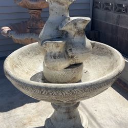 Beautiful 5 Feet Tall Fountain cement..!!!