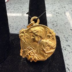 18KT Gold Picture Frame Locket