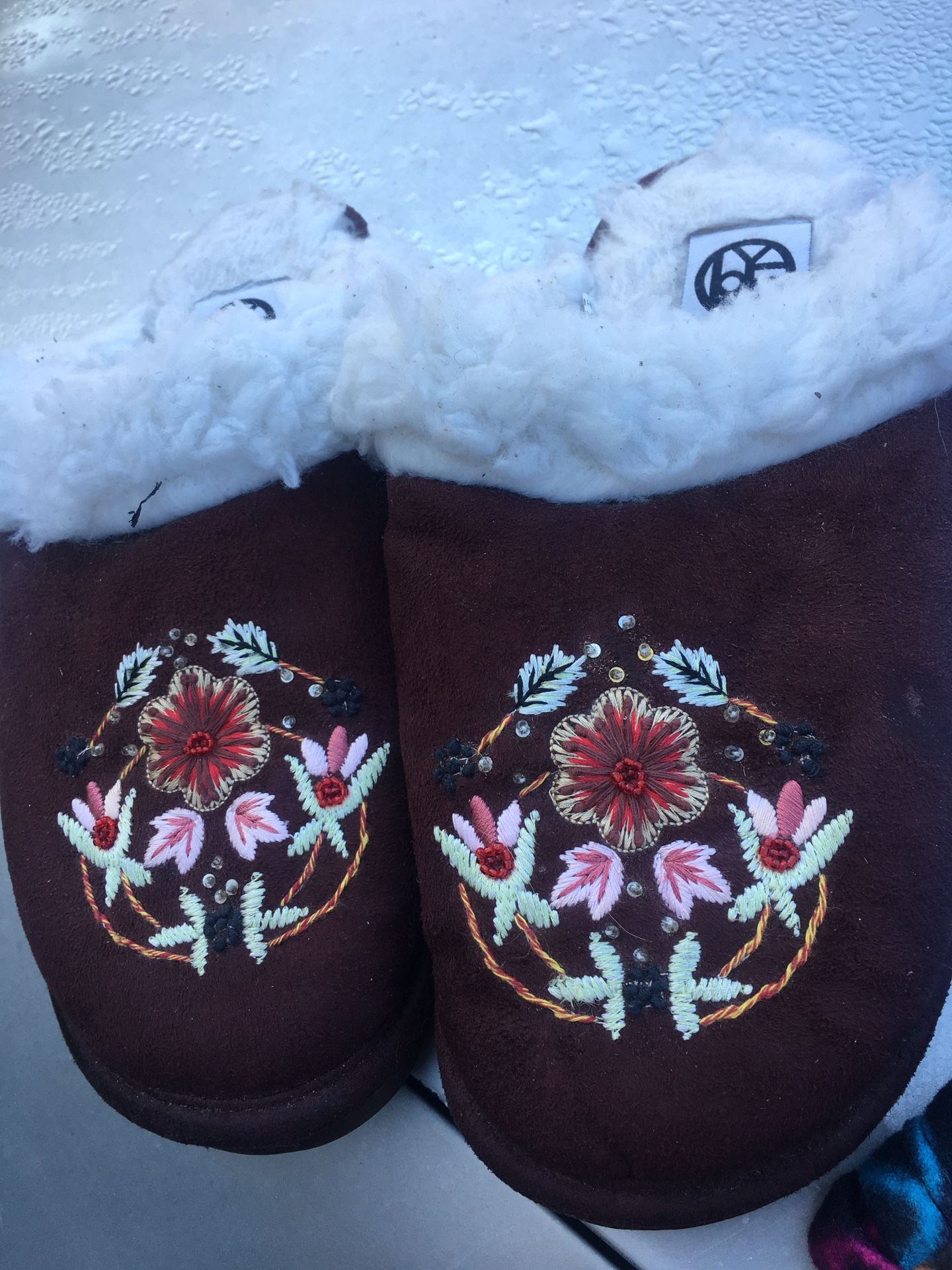 Slippers. New Size 10.