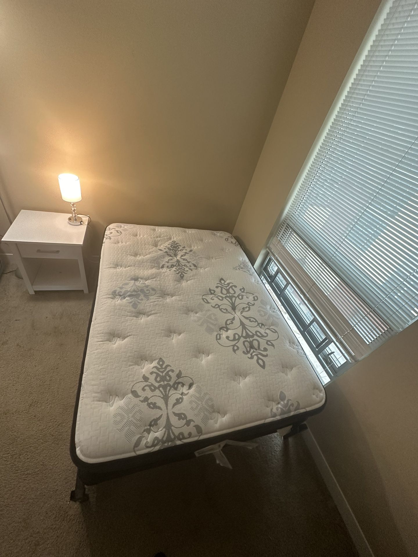 Full Size Bed With Frame 