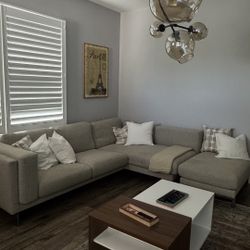 Beautiful modern sectional sofa in great condition. Clean, comfortable, and perfect for any living room.