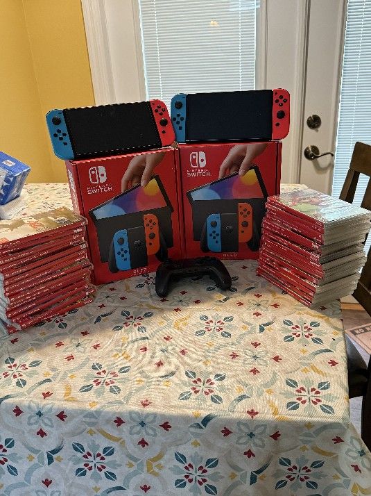 2 Nintendo OLED Switches