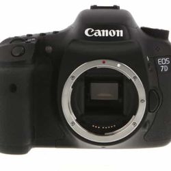 Canon Eos 7D W/ Canon RF 24-105mm f/4-7.1 IS STM  Lens