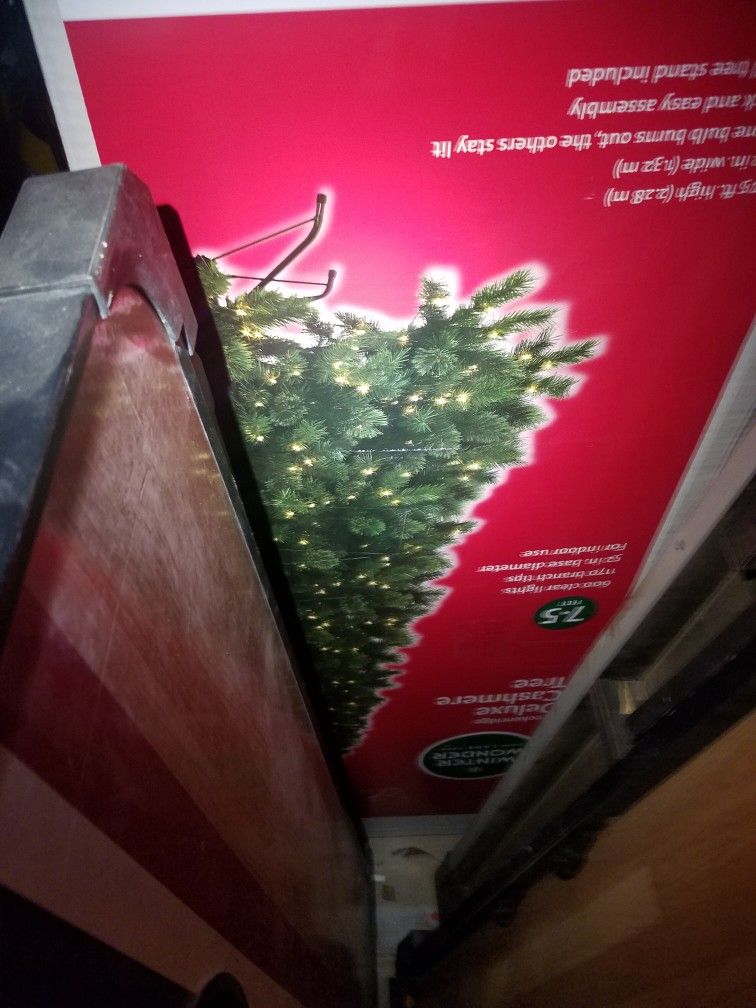 7.5 Cashmere Lighted Christmas tree