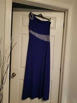 2 trajes elegante. $30 each