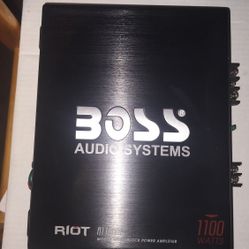 Boss Amp 1100 Watts 