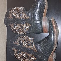 Boots with a belt