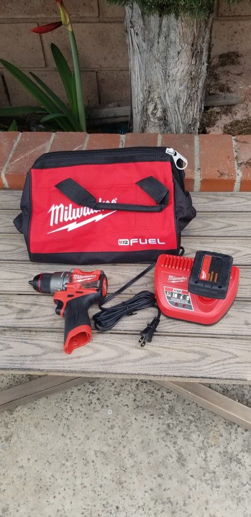 milwaukee m12 fuel hammer drill kit
