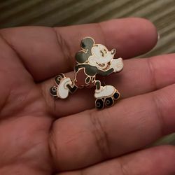 Mickey Mouse on Roller Skates Pin with White Shoes & Black Buttons ~ Disney