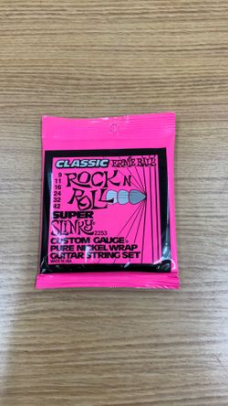 CLASSIC ERNIE BALL ROCK N ROLL SUPER SLINKY.