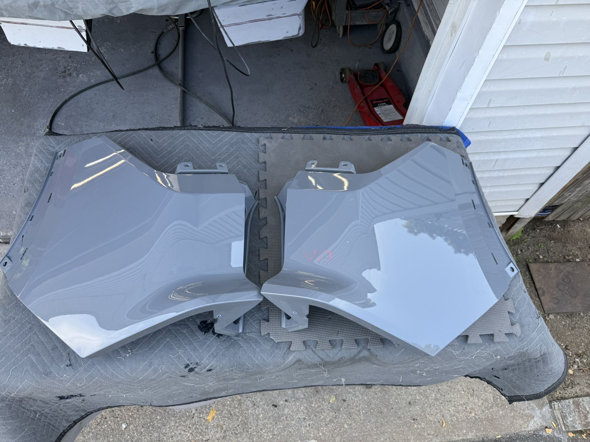2023 Nissan Rogue Rear Bumper cover corner pieces. Comes with Radar Unit Blind Spot sensors