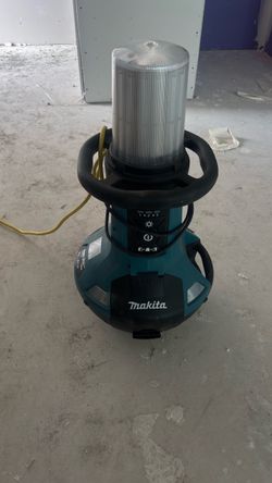 Makita Cordless Upright L.E.D. Area Light, also frequently called a self-righting