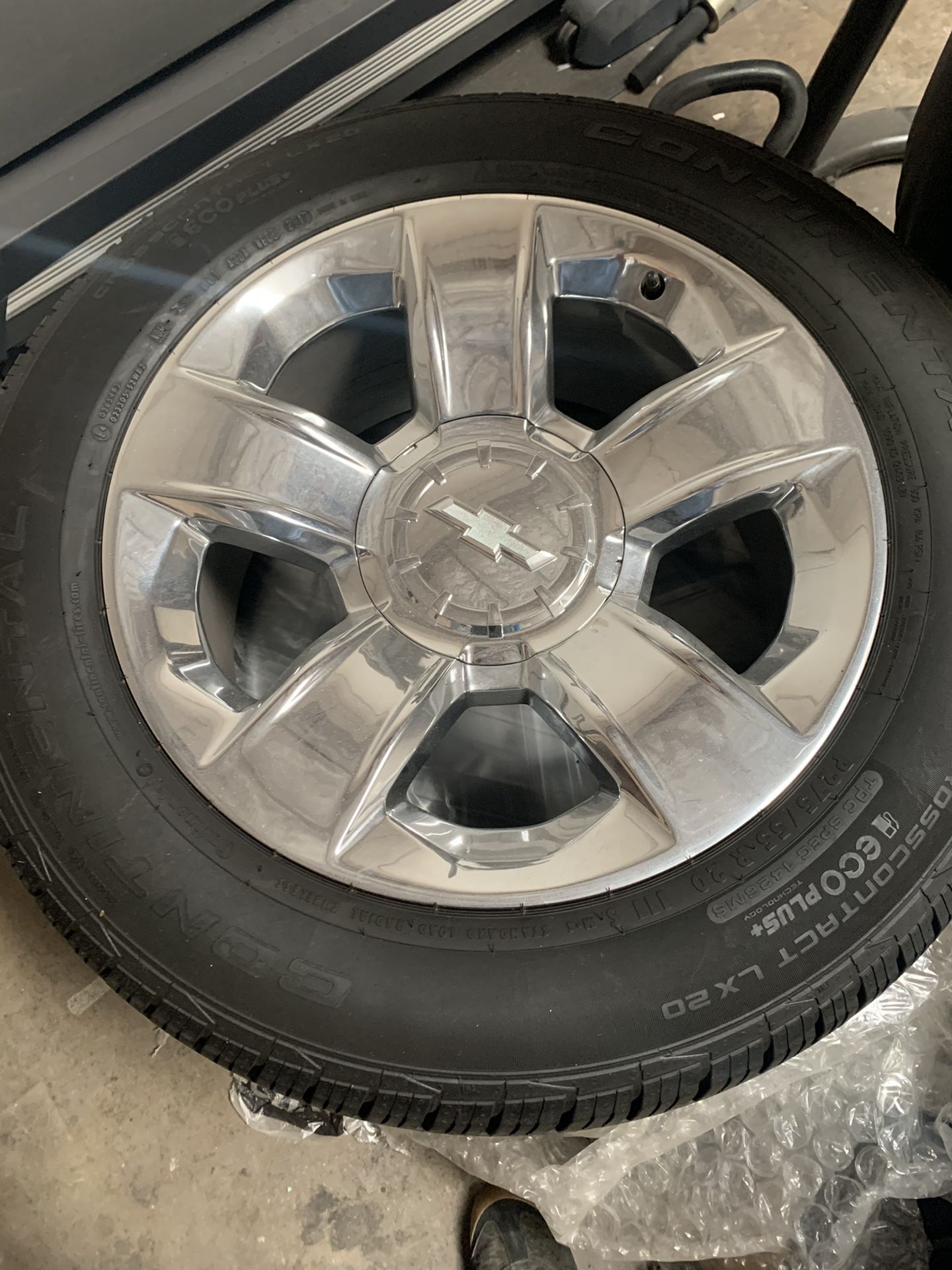 Brand New Chevy Suburban OEM Factory Rims (no tires)