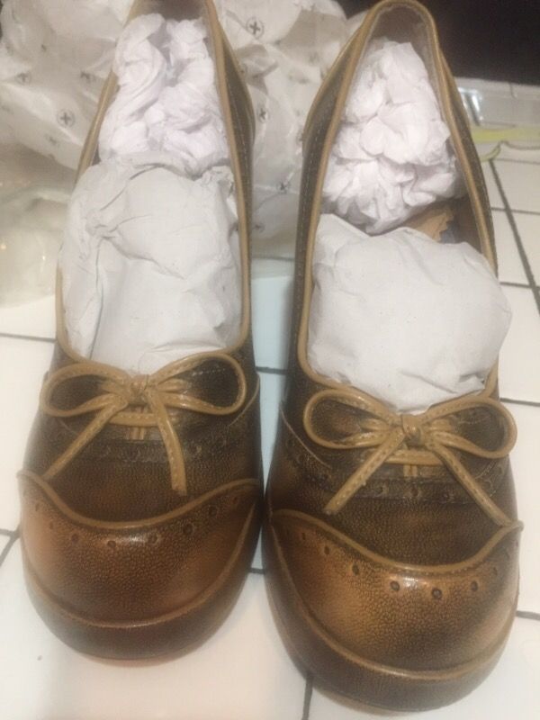 High Hills Size 6 Gitter Bugs