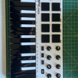 Akai MPK mini 