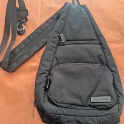 Reebok Crossbody/Backpack Black Bag NEW WITHOUT TAGS