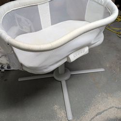 Halo Swivel Sleeper Bassinet