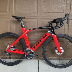 Trek Madone SL6 Disc 54 CM Carbon Road Bike 