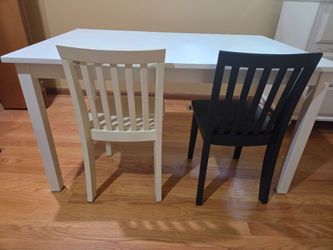 Pottery Barn Kids Large Carolina Table & Chairs