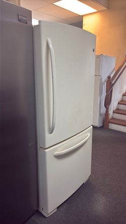Refrigerator GE