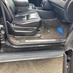 FRONT SEATS CONSOLE 2007  YUKON DENALI PARTS ONLY $25 To $150