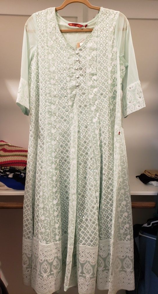 One Piece Dress - Embroidery White Green