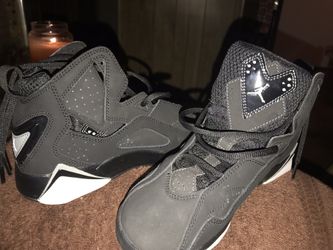 JORDANS. BOYS SIZE 4. New