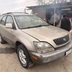 2000 Lexus RX300 v6 ***for parts only***