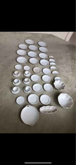 Antique White Porcelain Dinnerware Set with Scalloped Edges