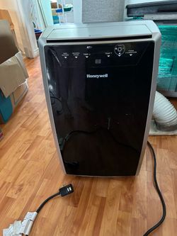Honeywell MN4CFS0 14000 BTU 700 Sq. Ft. Portable Air Conditioner