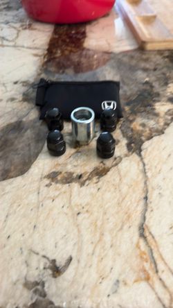 Tyre lock for honda hrv sport