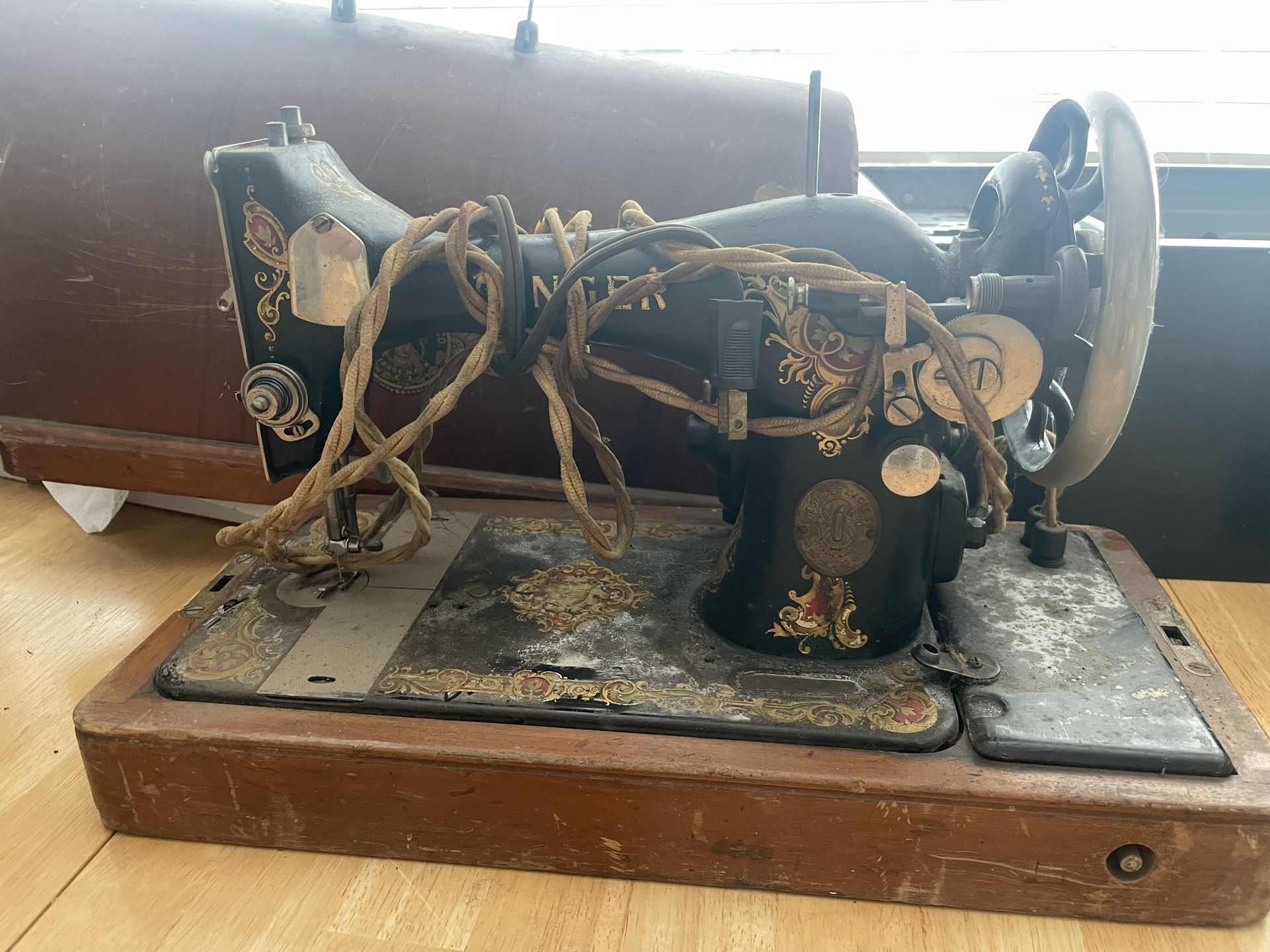Antique Singer Hand Crank Sewing Machine