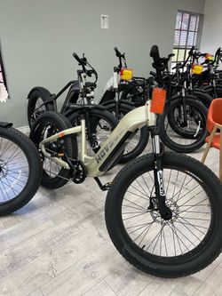 Brand New In Box HOVSCO HovAlpha Long-Range E-Bike 26" All-Terrain Step-Thru Fat Tire E-Bike (Champagne)