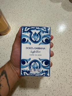 Dolce & Gabbana light blue capri in love