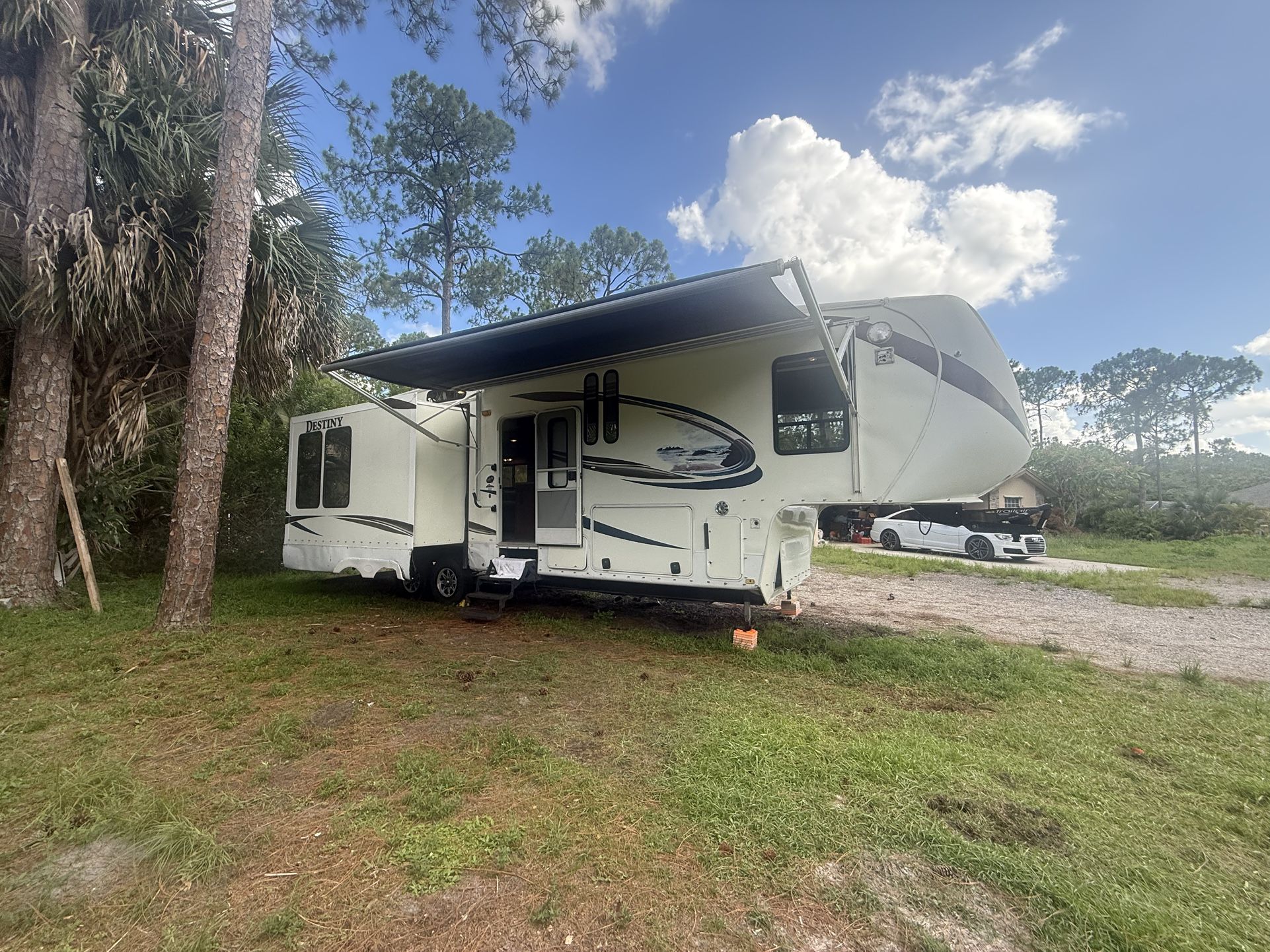 2012 Destiny Fifth Wheel Camper Trailer