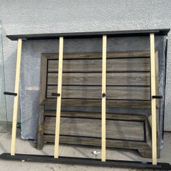 Queen Frame With Dresser And Mirror 