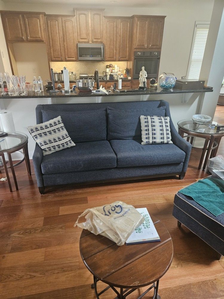 Couch With End Tables