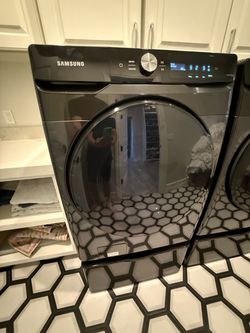 Used Electric Samsung Washer/Dryer Combo set with Pedestals