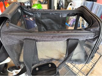 Like New - Sherpa Deluxe Travel Pet Carrier Black, Small