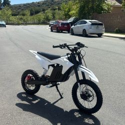 Electric Dirt Bike / Mini E-Bike 35mph – Needs Small Fix