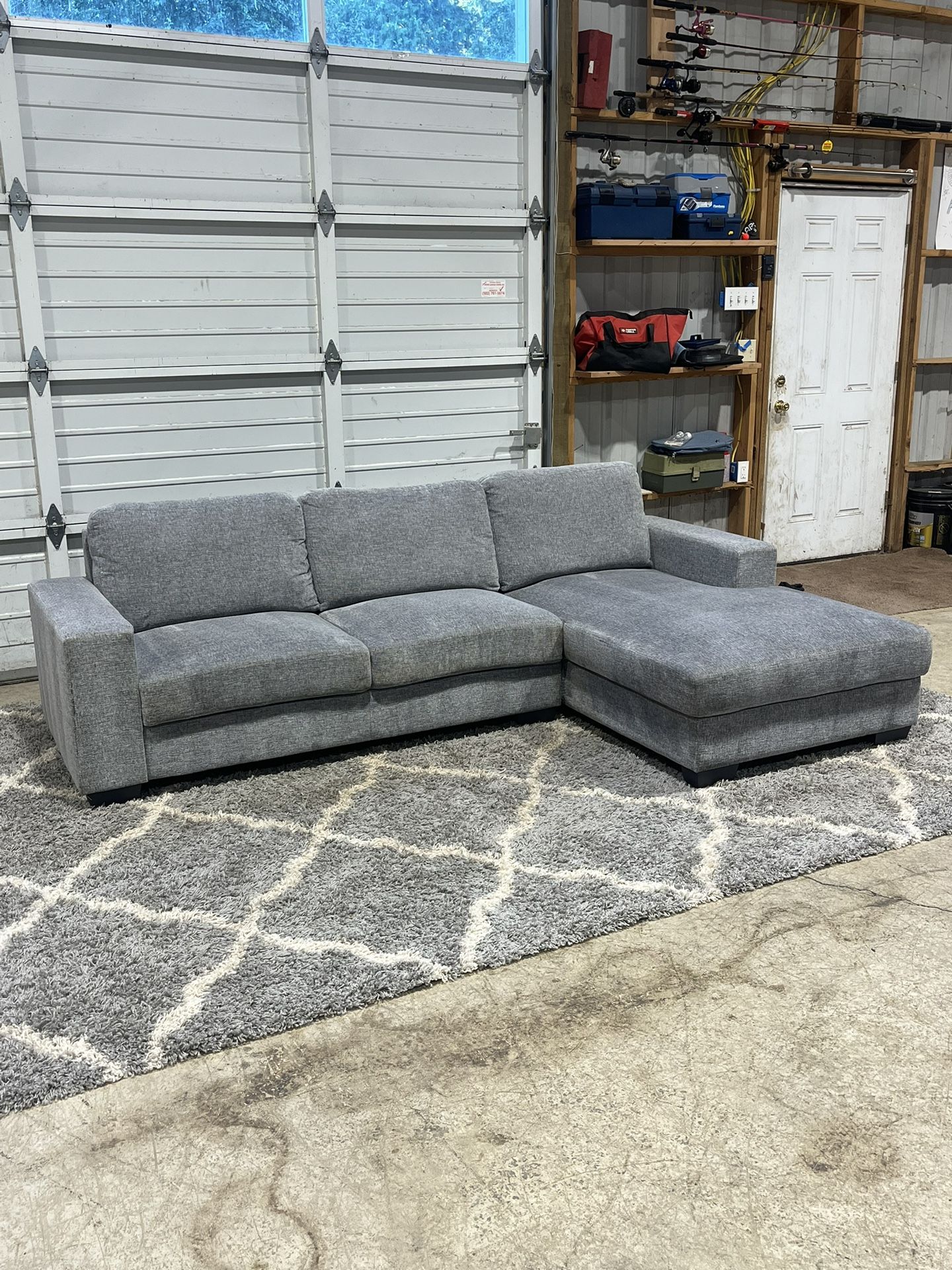 Modern Gray Sectional Sofa with Chaise – Excellent Condition