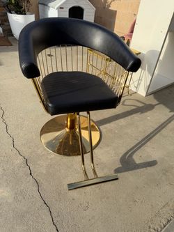 Hair stylist chair