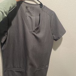 Women’s Figs XS TOP, Small Joggers 