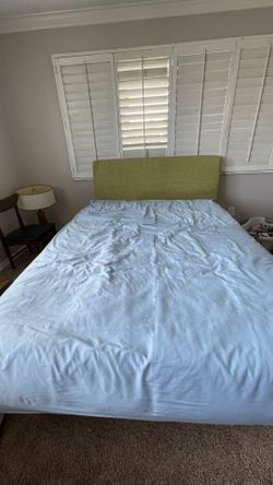 Queen Bed + Bed Frame +green Head Board ٫,